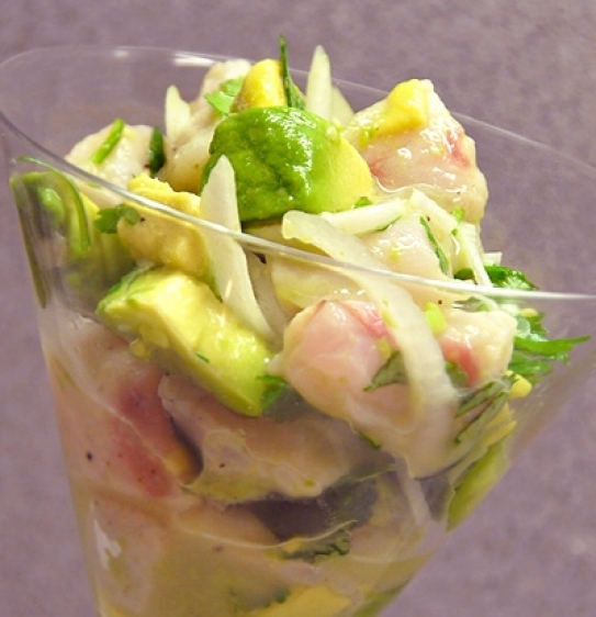 Ceviche de corvina y aguacate