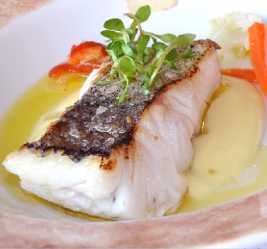 Merluza con salsa de piña
