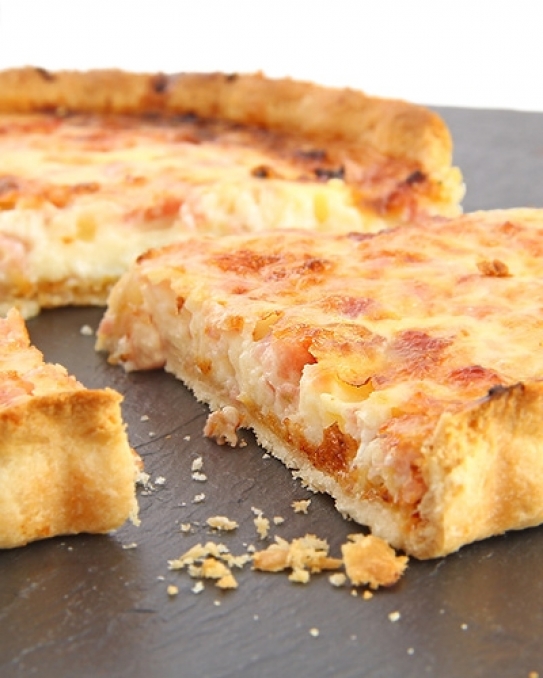 Quiche especiada de pollo y almendras