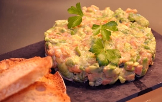 Tartar de salmón y aguacate