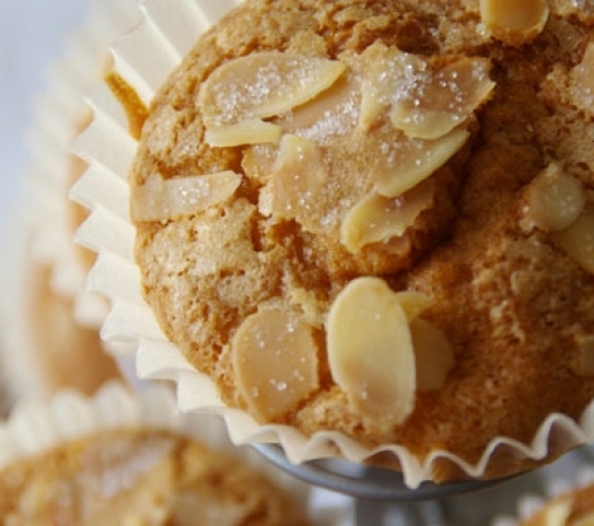 Magdalenas con chocolate y almendra