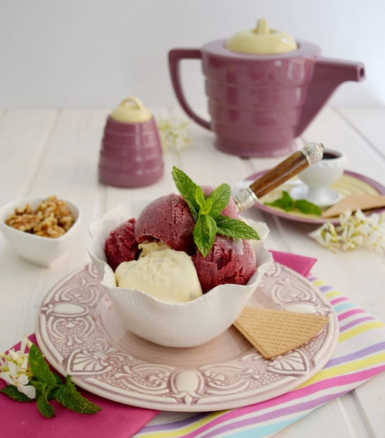 Helado de cerezas y vainilla
