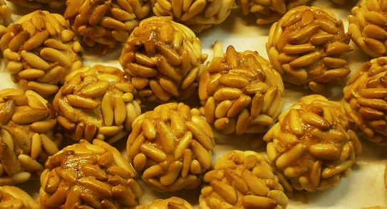 Panellets de piñones