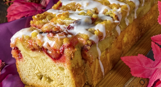 Plum cake de plátano y frambuesas