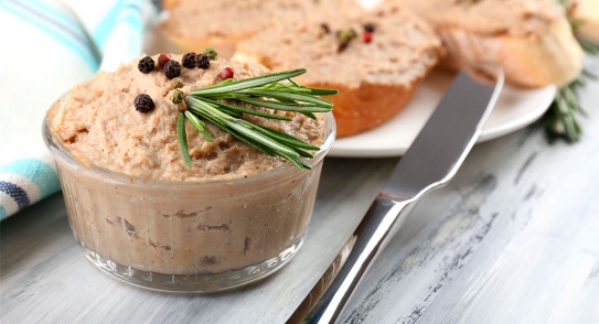 Paté de anchoas con pimiento de piquillo
