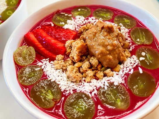 Smoothie-Bowl vegano de remolacha