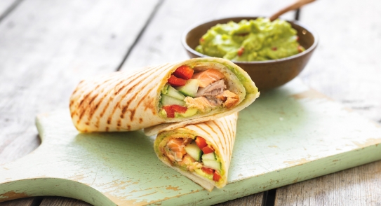 Burrito con salmón a la parrilla con guacamole