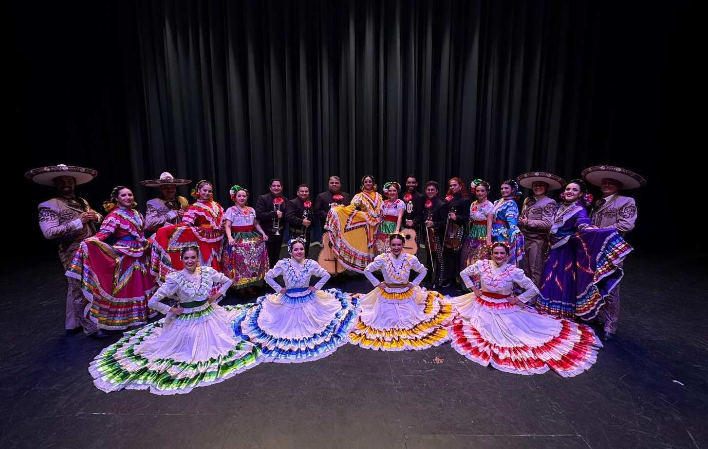 29-8-206 Mariachi Mexicano.jpg