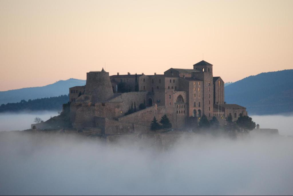 parador de cardona.jpg