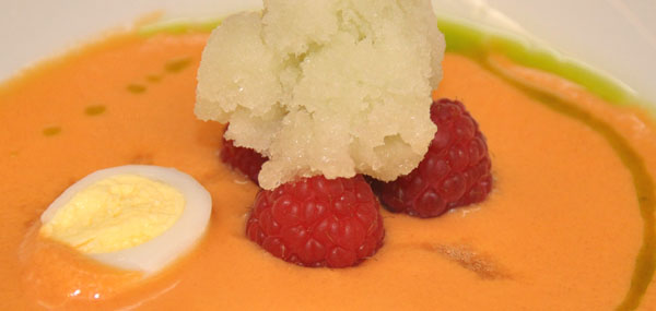 Salmorejo con frambuesa