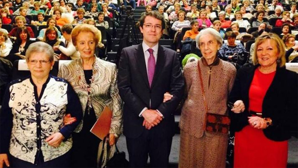 Paulina de andres recibe el premio