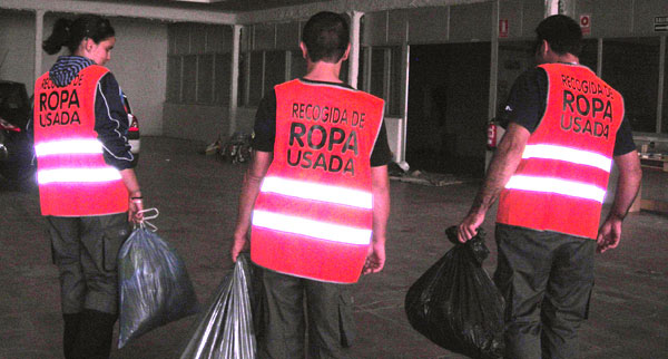 Cooperativa por siete de recogida de ropa usada